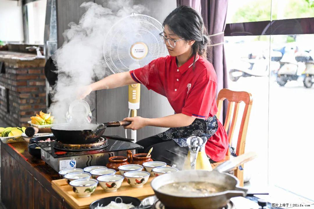 全网追的“扁担女孩”，找了一份暑假工，时薪12元 - 长葛生活资讯 - 长葛28生活网 changge.28life.net